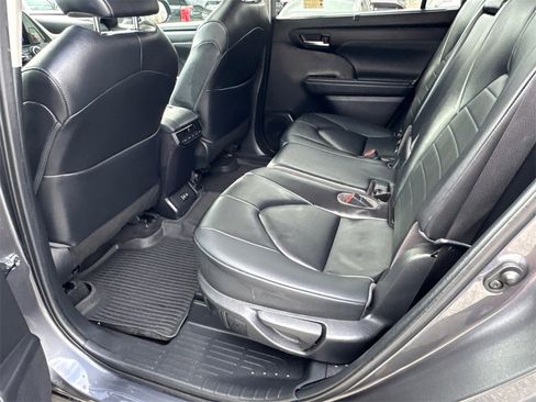 Certified 2023 Toyota Highlander XLE image 20