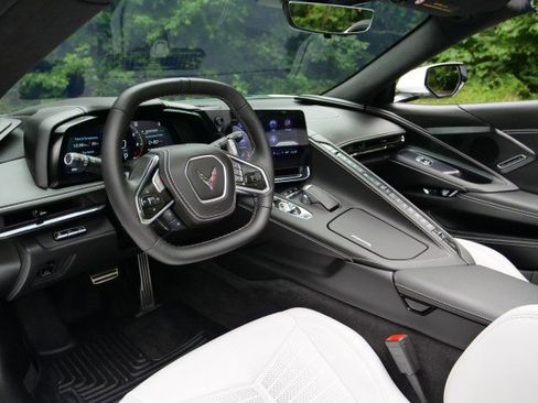 Used 2023 Chevrolet Corvette Convertible 3LT / Z51 Performa w/ Z51 Performance Package image 2