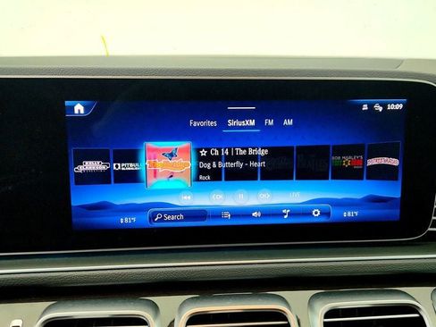 Used 2025 Mercedes-Benz GLE 450e 4MATIC w/ Driver Assistance Package image 17