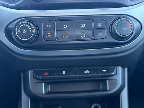 Used 2020 Chevrolet Colorado LT AWD/4WD image 14