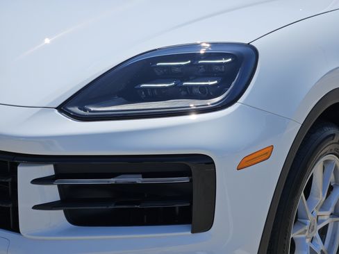 Certified 2026 Porsche Cayenne AWD/4WD image 12