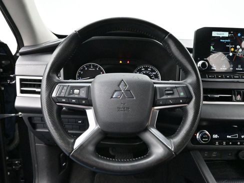 Used 2022 Mitsubishi Outlander SE image 14