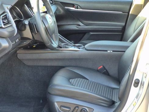 Used 2022 Toyota Camry SE image 15