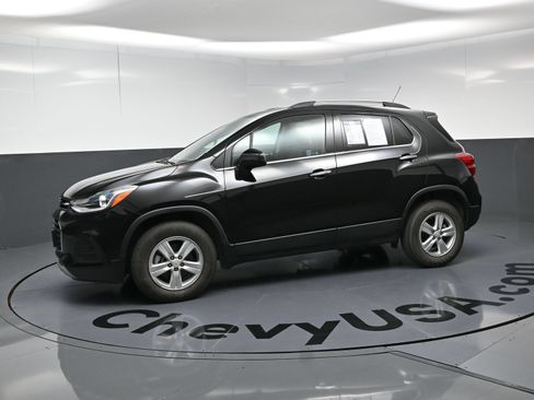 Used 2020 Chevrolet Trax LT w/ LT Convenience Package AWD/4WD image 12