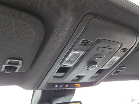 Used 2023 GMC Yukon SLT image 29