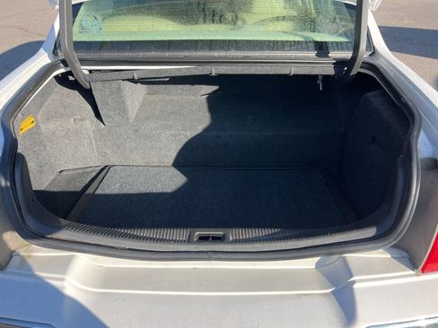 Used 2010 Lincoln Town Car Signature Limited image 5