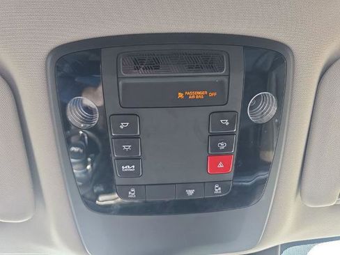Used 2025 Kia Carnival FWD image 29