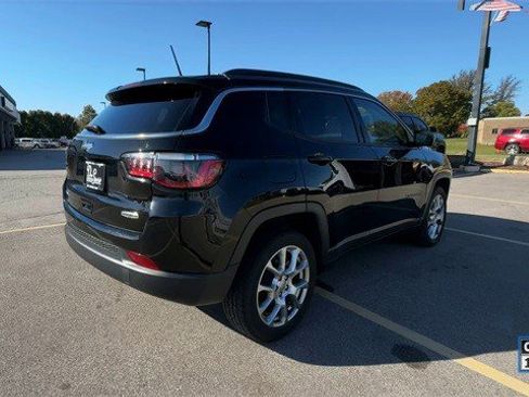 Used 2022 Jeep Compass Latitude image 10