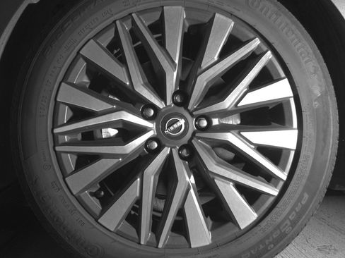 Used 2025 Nissan Altima 2.5 SV FWD image 12