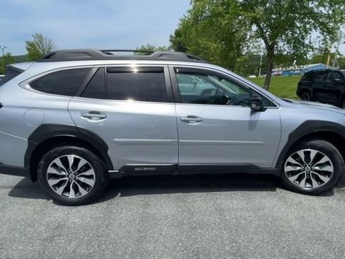 Used 2025 Subaru Outback Limited AWD/4WD image 9