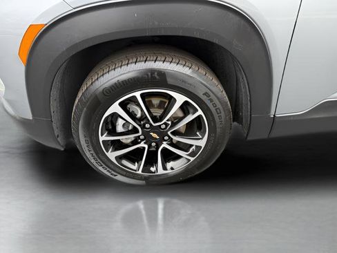 Used 2025 Chevrolet TrailBlazer LT AWD/4WD image 21
