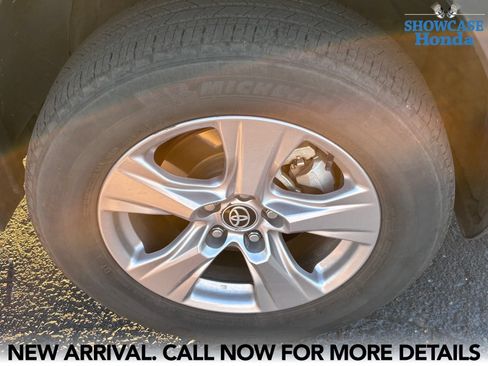 Used 2025 Toyota RAV4 XLE FWD image 8