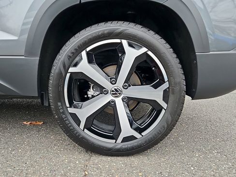 New 2026 Volkswagen Taos SEL image 8