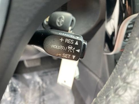 Used 2018 Toyota Corolla SE w/ Carpet Mat Package (TMS) FWD image 15