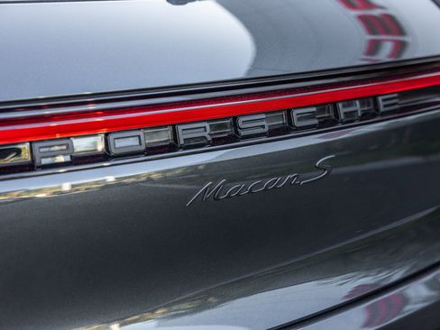 Certified 2025 Porsche Macan S image 27