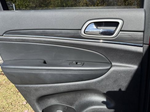 Used 2021 Jeep Grand Cherokee Limited w/ Trailer Tow Group IV image 33