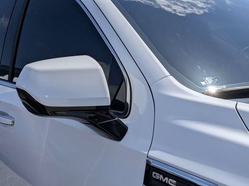 Used 2023 GMC Yukon SLT AWD/4WD image 8