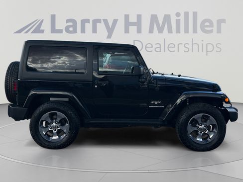 Used 2016 Jeep Wrangler Sahara w/ Connectivity Group AWD/4WD image 6