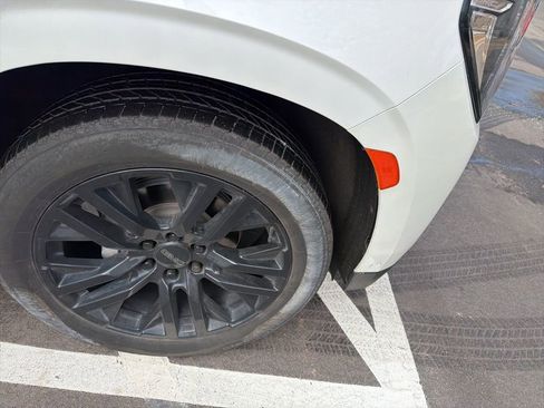 Used 2023 GMC Yukon Denali w/ Denali Reserve Package image 22