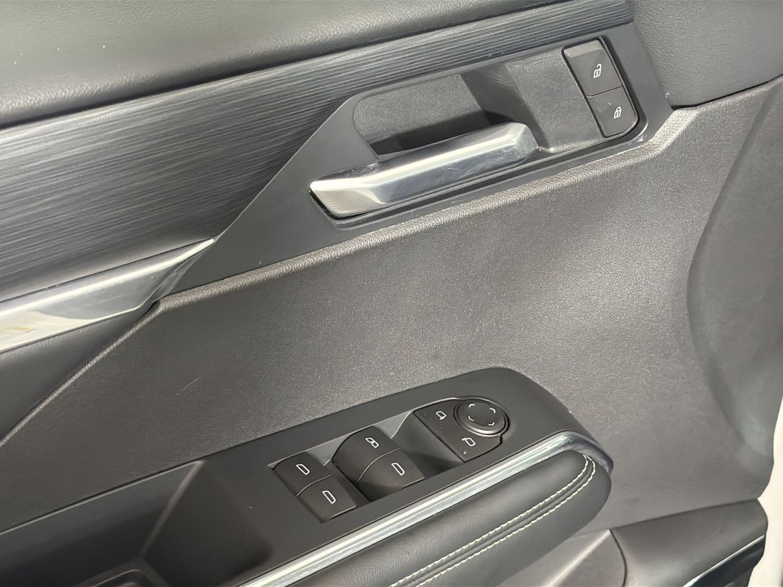 New 2026 GMC Acadia Elevation w/ Elevation Premium Package FWD image 15