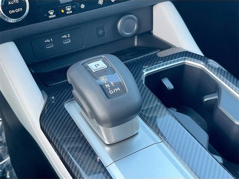 New 2025 Mitsubishi Outlander SE image 17