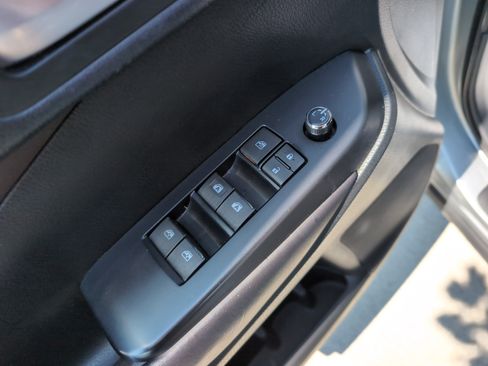 Used 2019 Toyota Highlander XLE AWD/4WD image 15