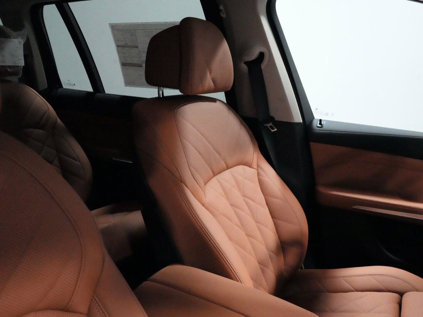 Used 2027 BMW X7 xDrive40i w/ Premium Package AWD/4WD image 32