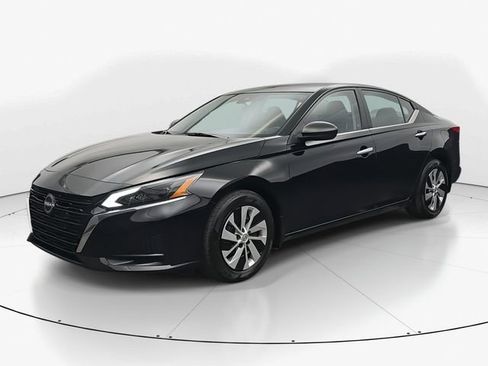 Used 2025 Nissan Altima 2.5 S image 5