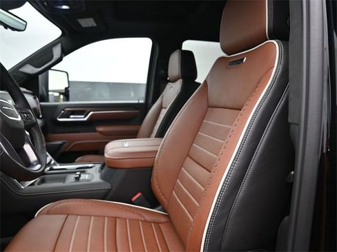 New 2026 GMC Sierra 2500 Denali Ultimate w/ LPO, Black Badging Package image 8