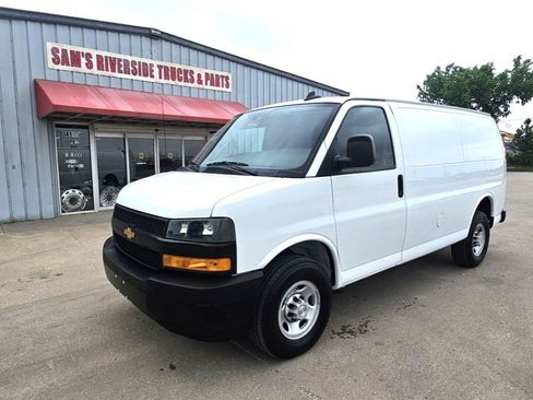 Used 2024 Chevrolet Express 2500 w/ Driver Convenience Package RWD image 3