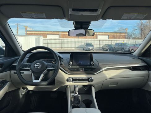 Used 2025 Nissan Altima 2.5 SV image 33
