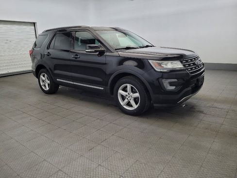 Used 2017 Ford Explorer XLT w/ Equipment Group 201A AWD/4WD image 11