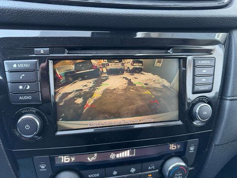 Used 2019 Nissan Rogue SV image 15