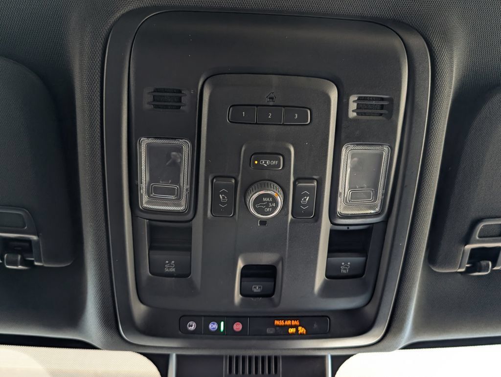 Used 2023 Chevrolet Tahoe Z71 w/ Luxury Package AWD/4WD image 13