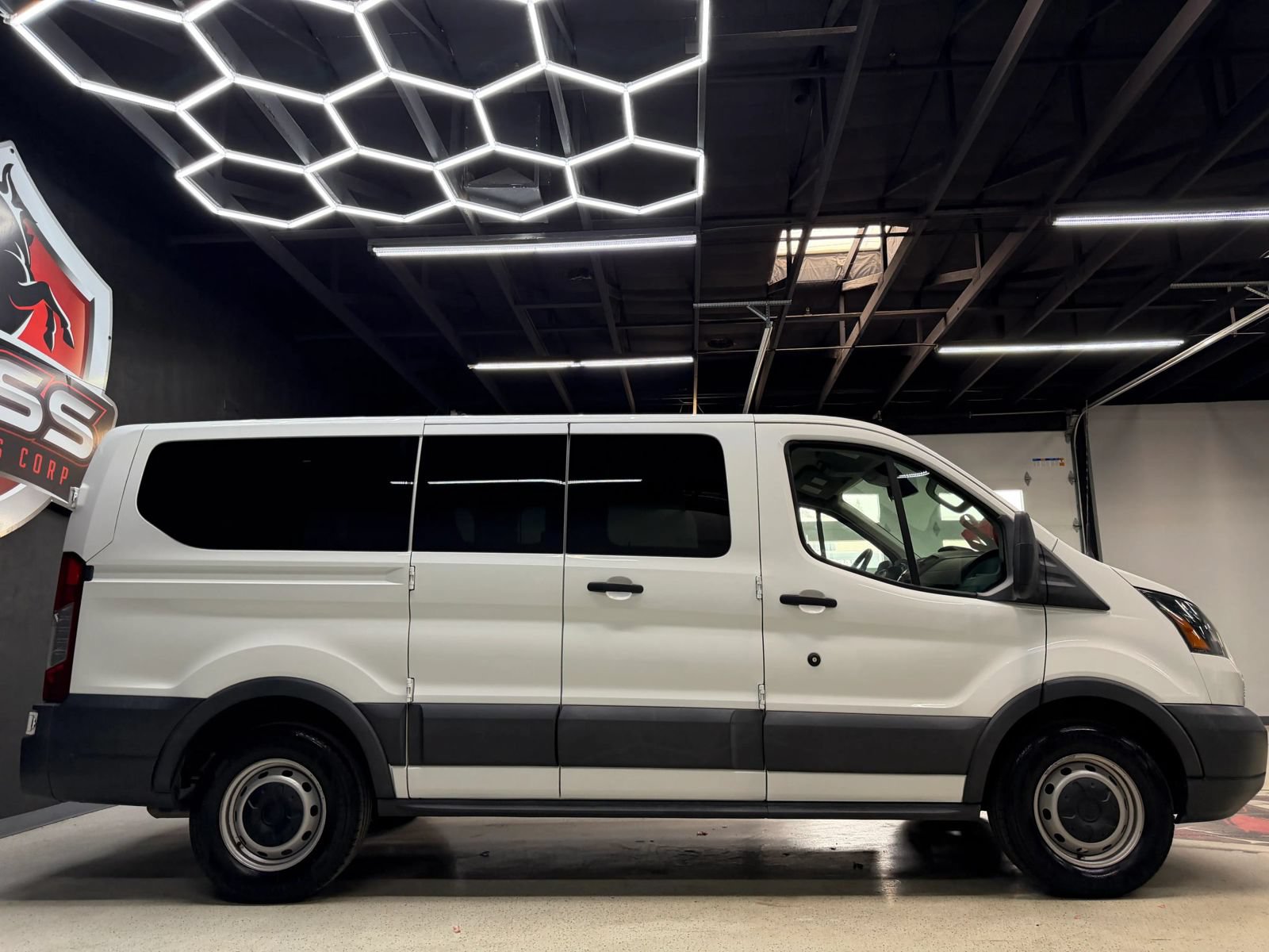 Used 2017 Ford Transit 150 XL RWD image 8