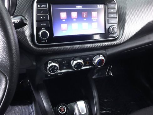 Used 2020 Nissan Kicks S image 15