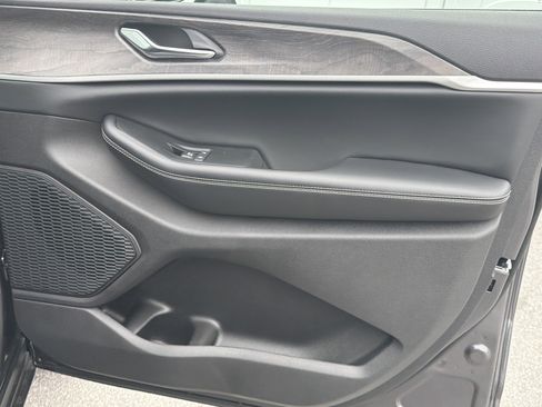 New 2026 Jeep Grand Cherokee L 2WD image 17