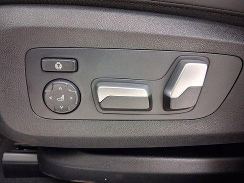 New 2026 BMW X6 xDrive40i image 13