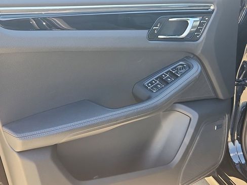 Used 2025 Porsche Macan S image 11