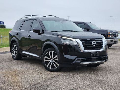 Certified 2024 Nissan Pathfinder Platinum w/ Cargo Package FWD image 1