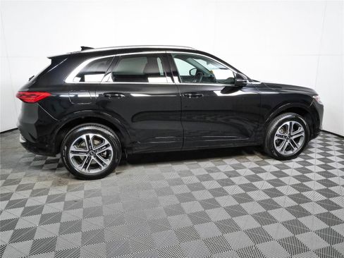 Used 2025 Audi Q5 Premium w/ Convenience Package AWD/4WD image 2