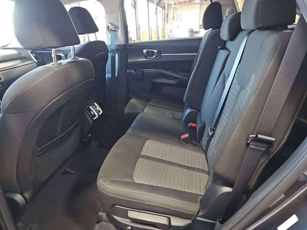 Certified 2023 Kia Sorento LX AWD/4WD image 16
