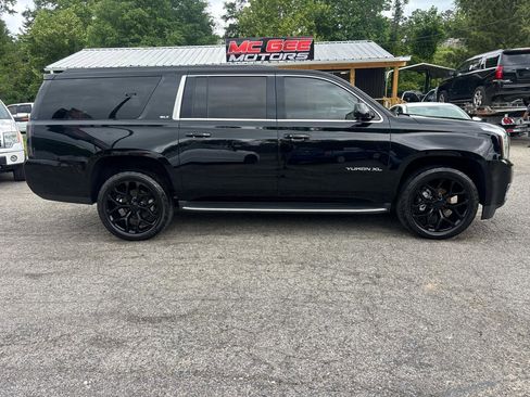 Used 2017 GMC Yukon XL SLT RWD image 2
