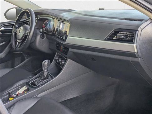 Used 2019 Volkswagen Jetta SE w/ Cold Weather Package image 22