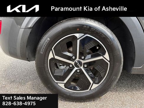 Certified 2025 Kia Niro EX image 30