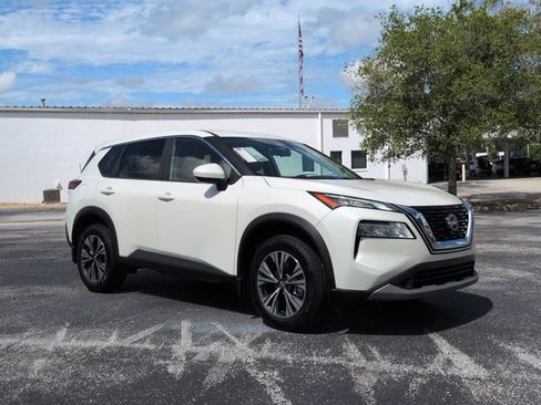 Certified 2023 Nissan Rogue SV FWD image 2