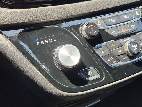 Used 2025 Chrysler Pacifica Select FWD image 20