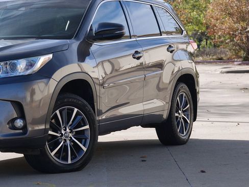 Used 2018 Toyota Highlander XLE image 23