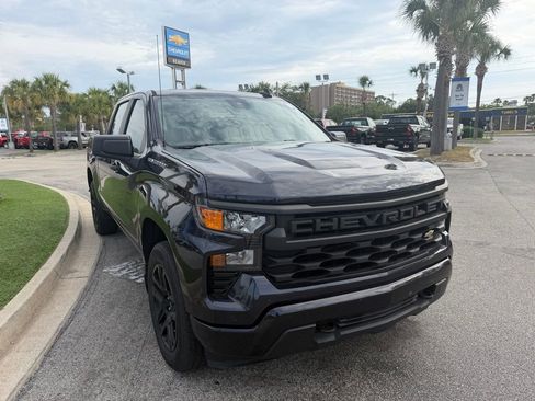 Used 2023 Chevrolet Silverado 1500 Custom AWD/4WD image 2