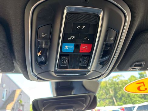 Used 2025 Jeep Grand Cherokee Altitude AWD/4WD image 24